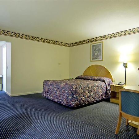 Americas Best Value Inn-Wethersfield/Hartford Room photo